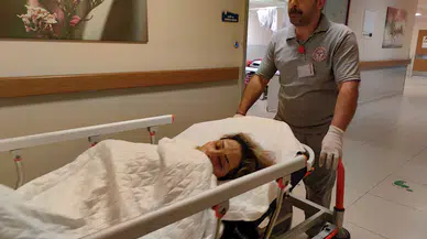 Evde başka bir erkekle gördüğü evli ablasını bıçakladı