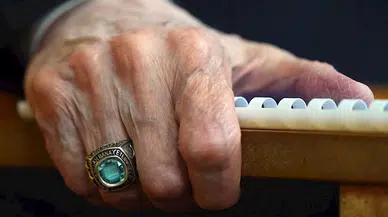 Bahçeli'den 'Allah bana yeter' yazılı yüzük paylaşımı