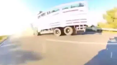 Kamyonun TIR'a çarptığı 2 kişinin öldüğü kaza; motosiklet sürücüsünün kask kamerasında 