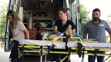 3'üncü kat penceresinden düşen çocuk, ağır yaralandı