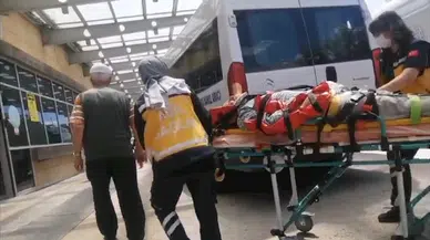 Çorum'da devrilen traktörün altında kalan kişi yaralandı