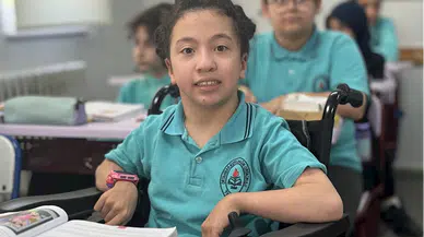 Serebral palsili Nazlı, doktor olma hayalinin peşinden gidiyor