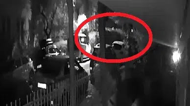 İstanbul - Avcılar’da iki araca çarpıp ters dönen otomobil kamerada