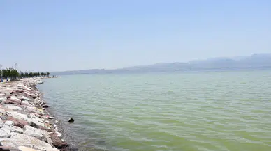 İzmir'de denizin rengi değişti