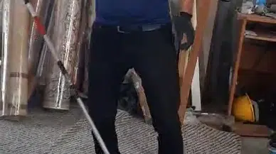 İş yerine giren 1,5 metre uzunluğundaki yılan endişe yarattı