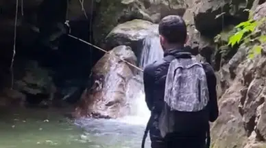 DERE KENARINDA BALIK TUTARKEN AYIYLA KARŞILAŞAN ARKADAŞLARIN PANİK ANLARI KAMERADA!