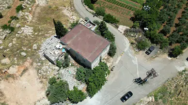 Mardin’de kuvvetli rüzgarda caminin minaresi yıkıldı