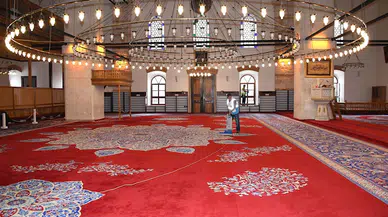 Balıkesir'de cami ve cem evlerinde bayram temizliği