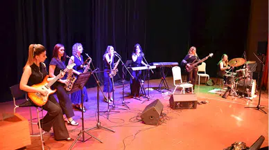 Vezirköprü Kadın Orkestrası bu yılki konserini verdi