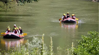 Düzce'de sıcak hava nedeniyle rafting parkurlarına talep arttı