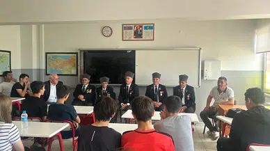 Samsun'da lise öğrencileri Kore ve Kıbrıs gazilerini sınıflarında ağırladı 