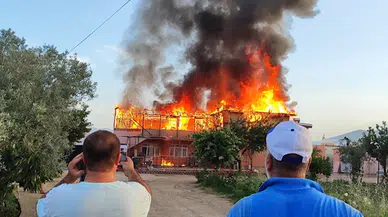 Çiftlik evinde çıkan yangın, gül seralarına sıçramadan kontrol altına alındı