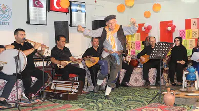 İlkokulda türkü gecesi