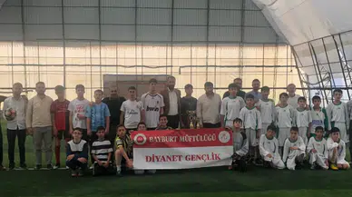 Bayburt İl Müftülüğü Gençlik Koordinatörlüğü'nün Düzenlediği Futbol Turnuvasında Şampiyon Belli Oldu!