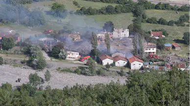 GÜNCELLEME 2 - Kastamonu'da köyde çıkan yangında 11 ev yandı