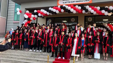 Kocaeli Valiliği’nden, ‘uygunsuz kıyafet’ gerekçesiyle öğrencilerin mezuniyet törenine alınmamasına inceleme / Ek fotoğraf