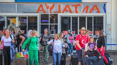 Antalya Havalimanı yolcu trafiği 10 milyona yaklaştı