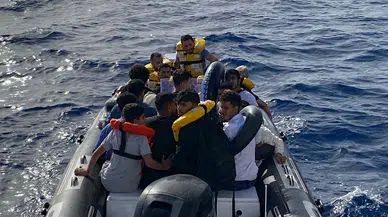 Kuşadası açıklarında 17 kaçak göçmen yakalandı