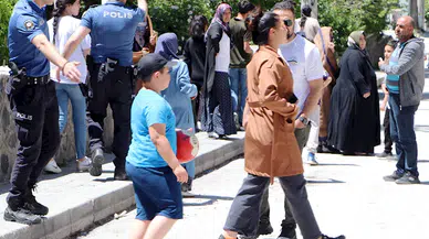 Mühürlenen evlerine girmek isteyince polis engeline takıldılar: Bayramı dışarıda geçirmek istemiyoruz