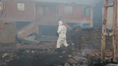 GÜNCELLEME 3 - Kastamonu'da köyde çıkan yangında 11 ev yandı