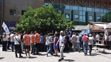 İzmir Büyükşehir Belediyesi memurlarının iş bırakma eylemi ikinci günde