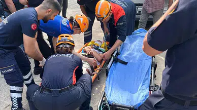 Rize'de dereye yuvarlanan aracın sürücüsü yaralandı