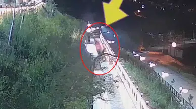 Bingöl’de oturma bankını ateşe verip, yangını izlediler; o anlar kamerada