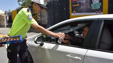 Batman'da polisten bayram öncesi sürücülere bilgilendirme çalışması