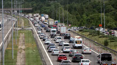 Anadolu Otoyolu'nun Bolu geçişinde bayram tatili trafiği/Ek fotoğraflar