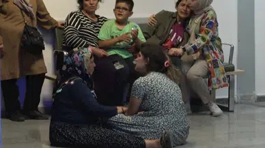 Otobüsten inen ablasına karşılamak isterken, otomobilin çarptığı Emirhan öldü 