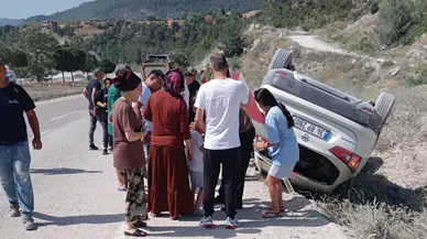 Sinop'ta otomobil su kanalına devrildi, 3 kişi yaralandı