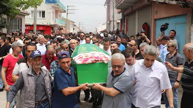 Babasının öldürdüğü Merve ve 7 yaşındaki oğlu tek tabuta konuldu, yan yana toprağa verildi