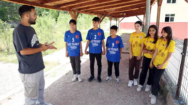 Yemekhane ve boş sınıfta çalışarak bocce ve curlingde Türkiye dereceleri elde ettiler