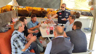 Samsun'da polis kurban satıcılarını "sahte para" konusunda uyardı