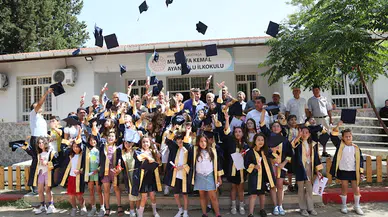 50 yıl önceki ilk mezunlara diploma 