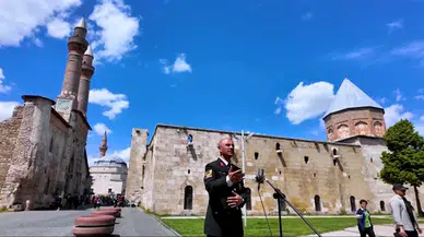 Sivas'ta jandarmadan kentin değerlerinin türküleri ile klip