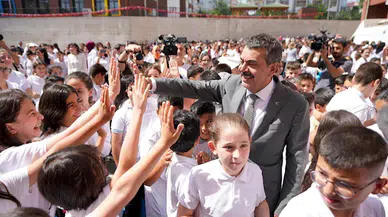 Bakan Tekin: Öğrenciler, listede yazdığının iki katı misafirle gelmek isteyince tartışma başlıyor