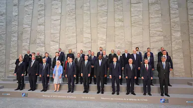 Bakan Güler, NATO Toplantısı aile fotoğrafı çekimine katıldı