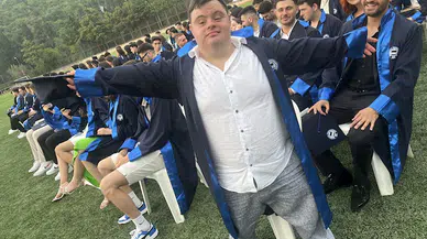 Down sendromlu eski milli jimnastikçi Berk Canbulat, üniversiteden mezun oldu 