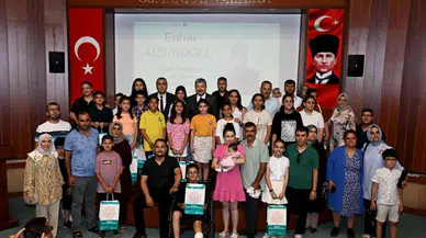 Bursluluk sınavında Türkiye birincisi olan öğrencilere ödül