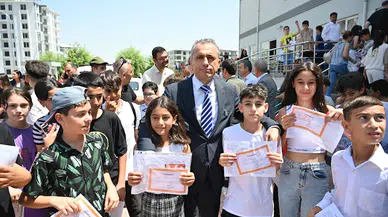 Öğrencilere, başkan İbrahim Çenet’ten karne hediyesi