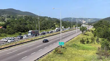 Anadolu Otoyolu'nun Bolu geçişinde bayram tatili trafiği