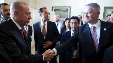 Cumhurbaşkanı Erdoğan, G7’de liderle ayaküstü sohbet etti