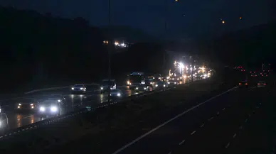 Anadolu Otoyolu'nun Bolu geçişinde bayram tatili trafiği (2)