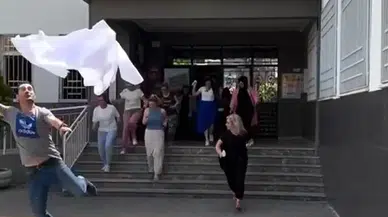 Bursa'da öğretmenlerden 'tatil sevinci' klibi 