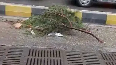 Karabük'te sağanak ve fırtına etkili oldu,1 caminin minaresi yıkıldı
