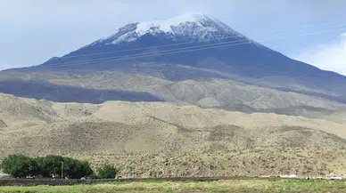 Ağrı Dağı'na zirve tırmanışında İranlı dağcı öldü; 4 bin 300 metredeki cenaze için ekipler çalışma başlattı / Ek fotoğraf