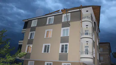 Nevşehir'de kuvvetli rüzgarda çatı uçtu, park halindeki araçlar zarar gördü