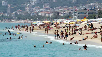 Antalya'ya bayramda 1 milyon tatilci bekleniyor; yer için valiyi bile arayan var