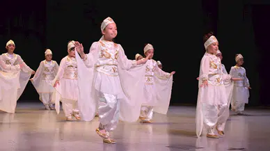 Bolu'da "Anadolu'nun Renkleri" halk oyunları gösterisi sahnelendi